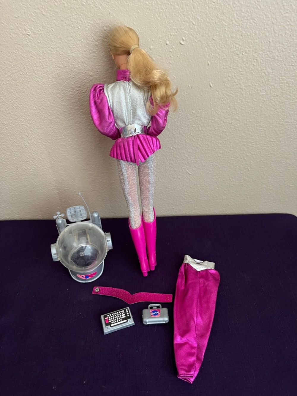Vintage Astronaut Barbie Doll with Outfit and Accessories  (Mattel  1985) - Picture 2 of 3